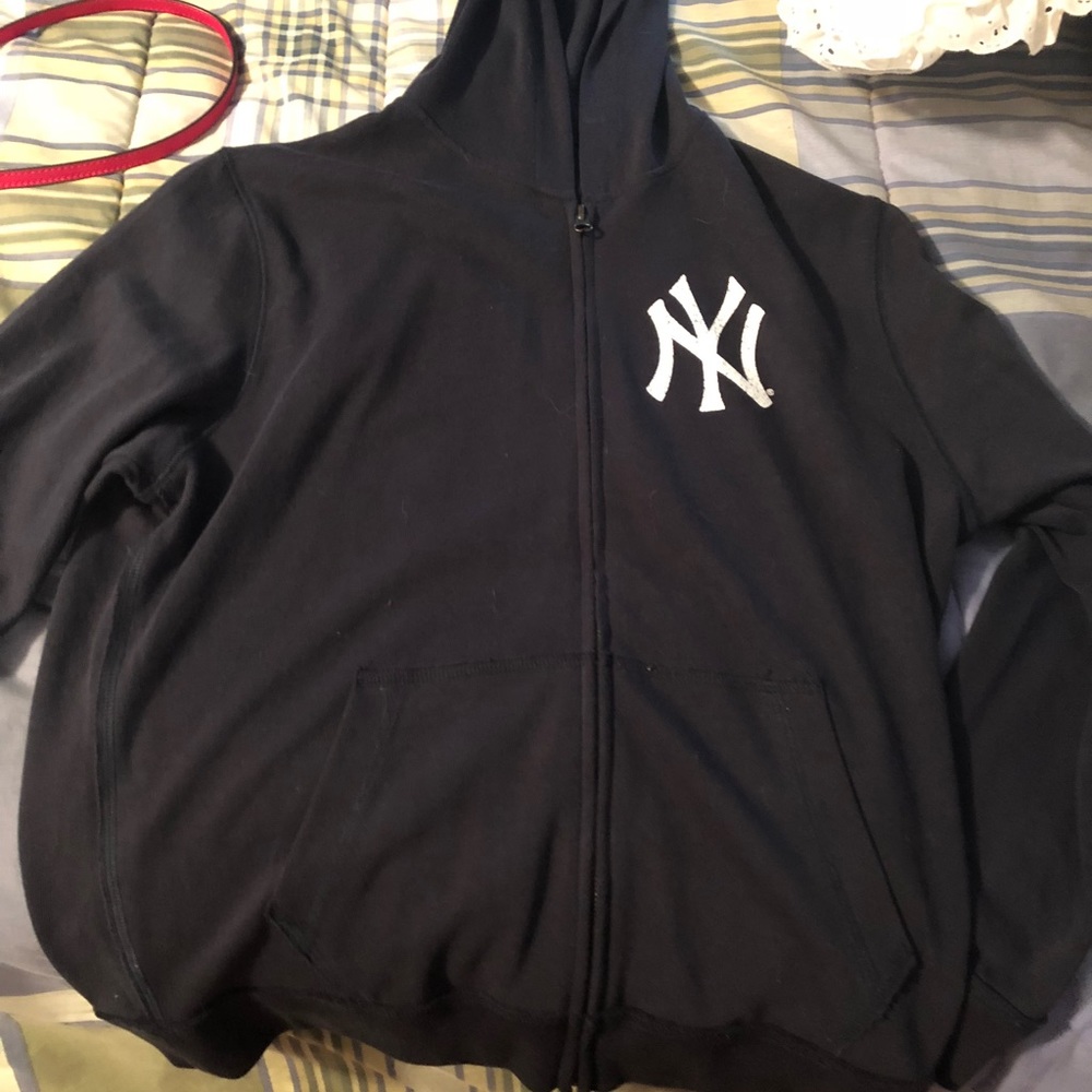 Women’s Yankee sweatshirt